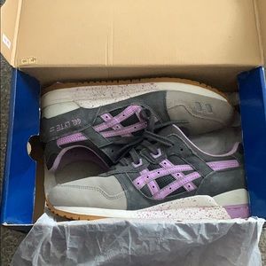 Like new ASICS gel lyte 3 gray/purple